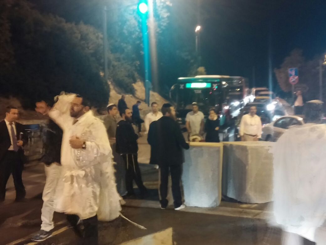 מחסום משטרתי מנע יציאת מתפללים מהכותל המערבי