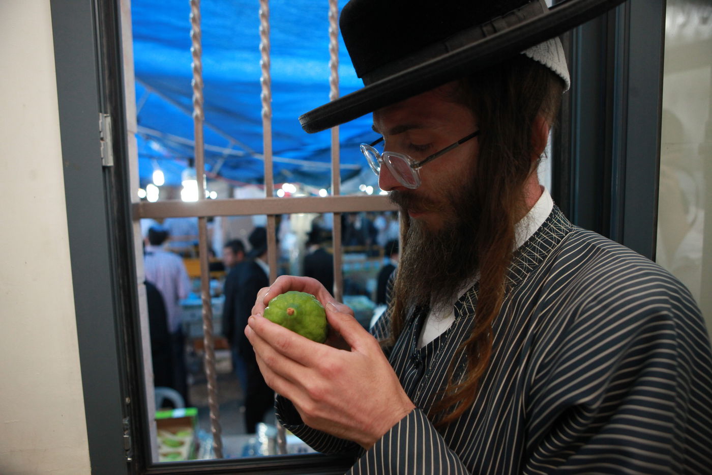 ולקחתם לכם • הירושלמים בחרו ארבעת המינים