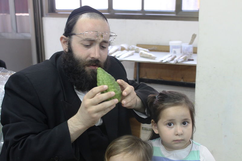 יש לבלוב? • תיעוד משוק ארבעת המינים בבני ברק