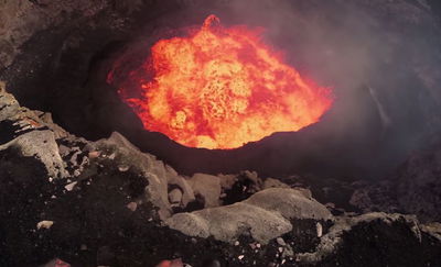 איך נראית התפרצות של הר געש מלמעלה? צפו