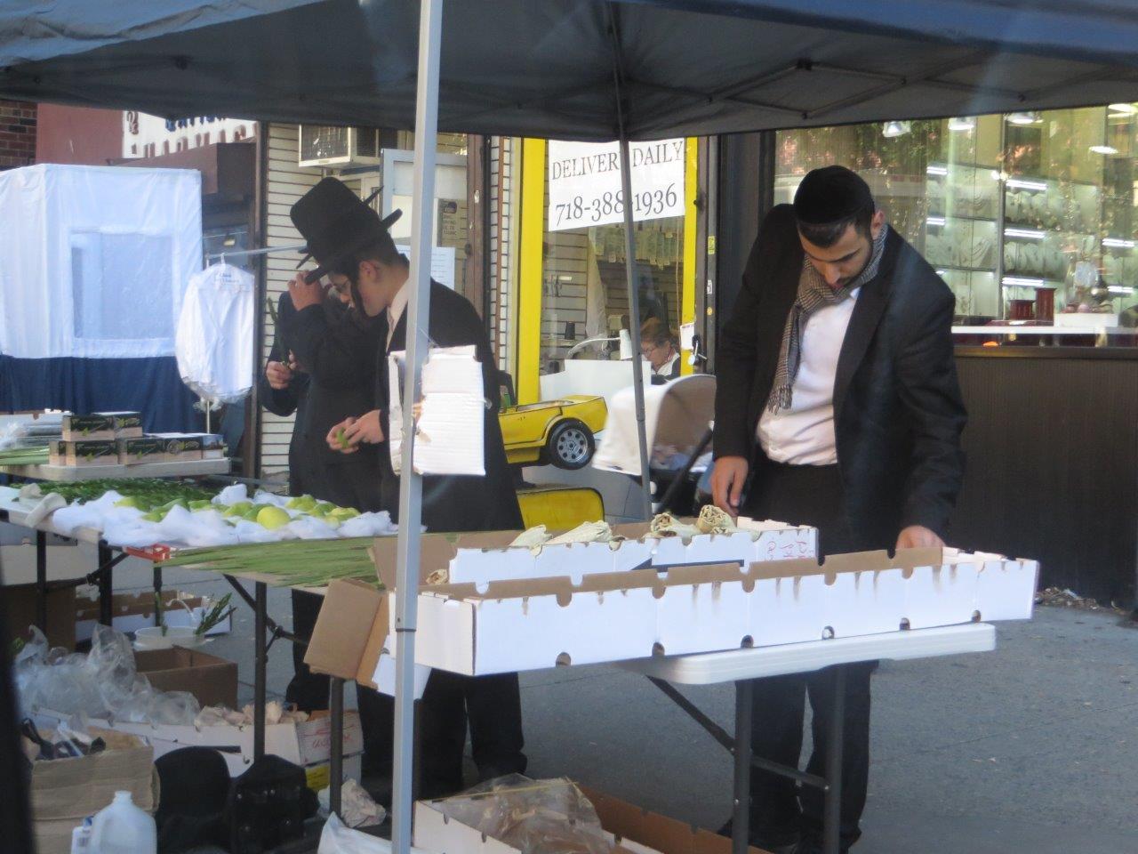 צפו בתיעוד: כך ויליאמסבורג נערכת לסוכות