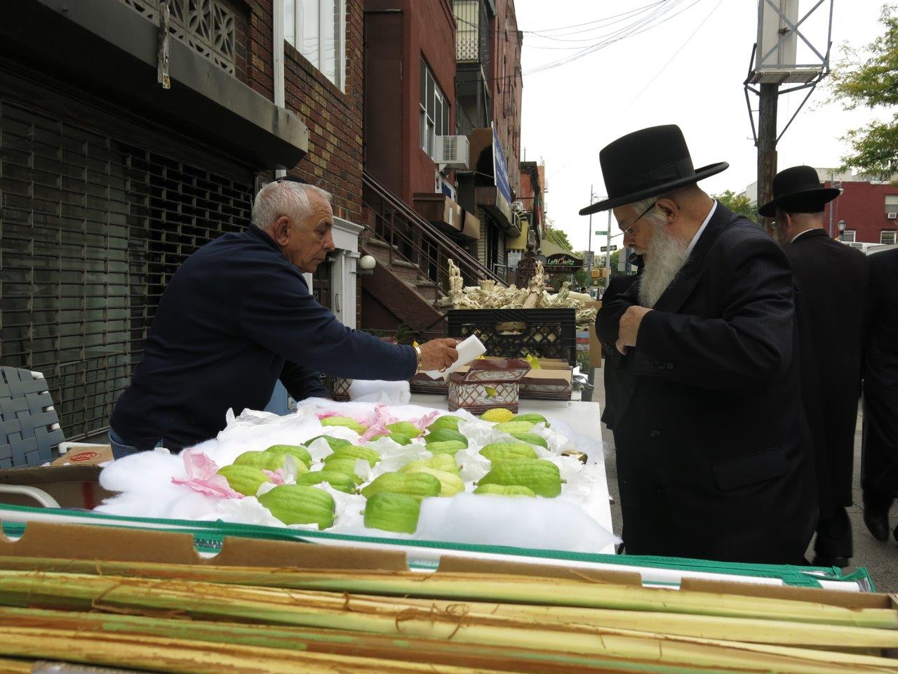 צפו בתיעוד: כך ויליאמסבורג נערכת לסוכות