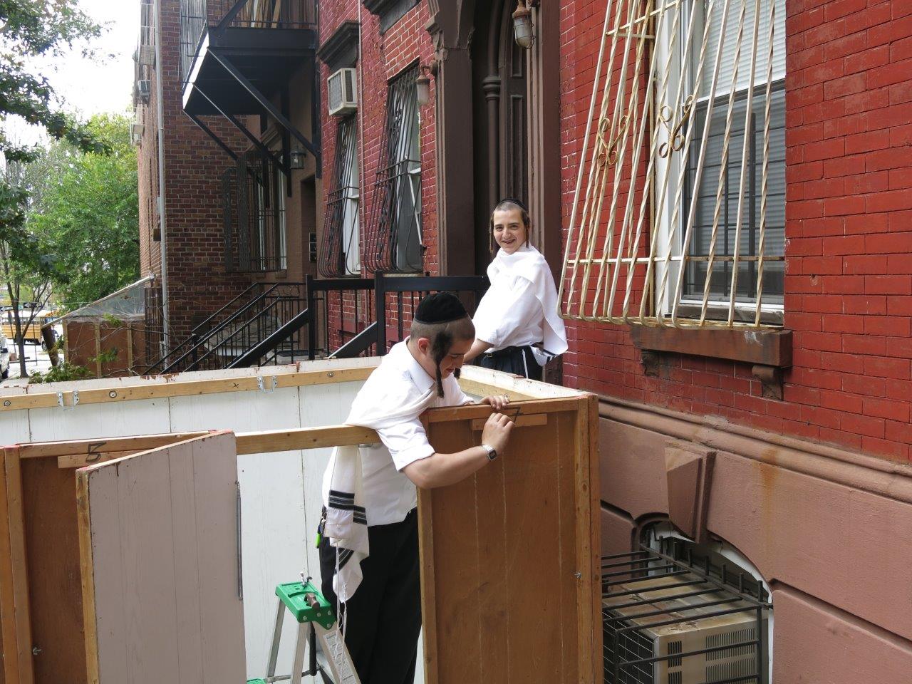 צפו בתיעוד: כך ויליאמסבורג נערכת לסוכות