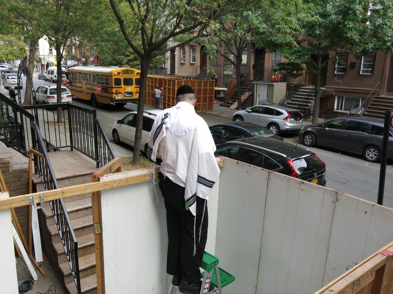 צפו בתיעוד: כך ויליאמסבורג נערכת לסוכות