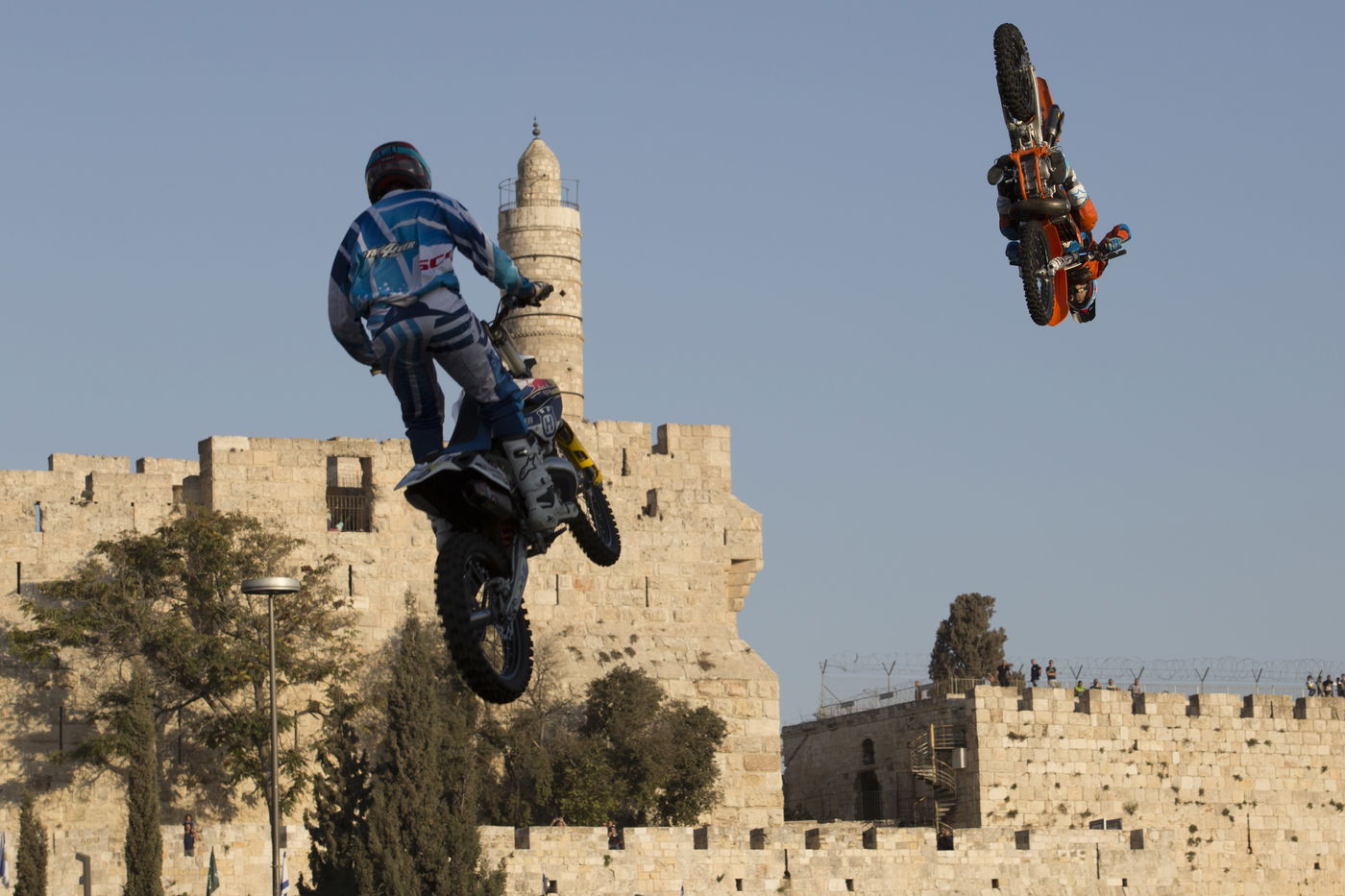 כזה לא ראיתם: פעלולי האופנועים בירושלים • גלריה
