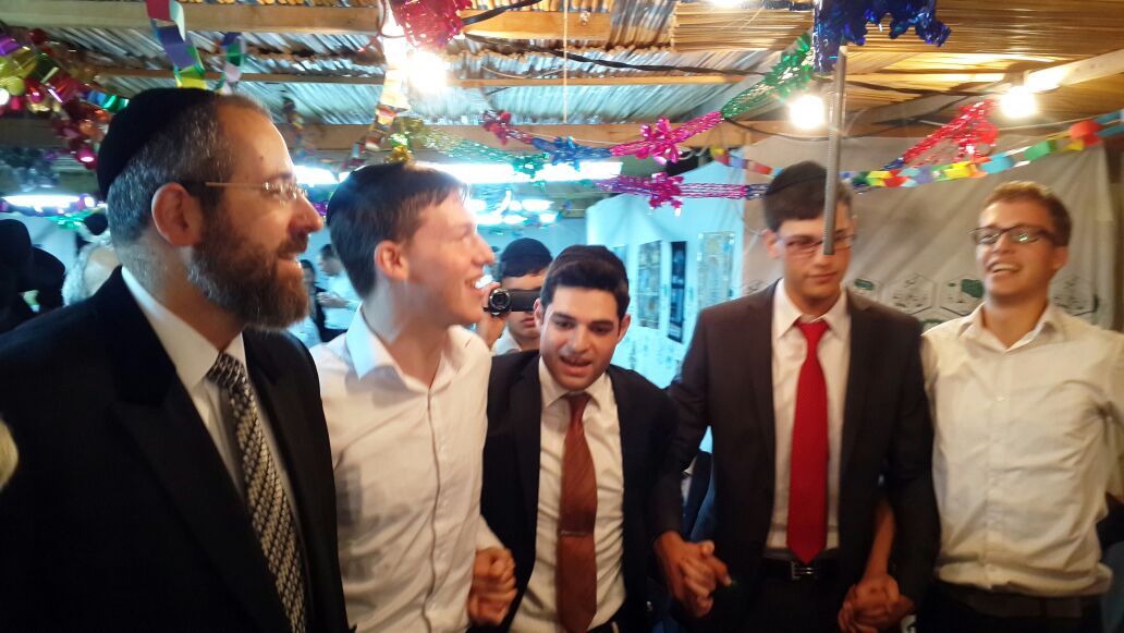 הנשיא חגג בסוכת הרב הראשי: "התרגשתי מהתרת העגונות"