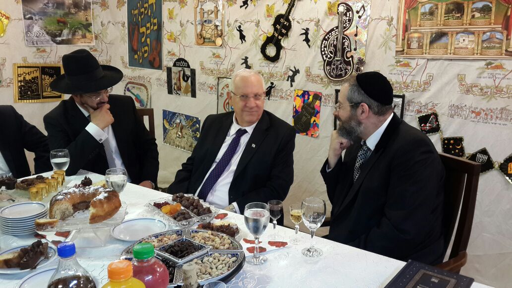 הנשיא חגג בסוכת הרב הראשי: "התרגשתי מהתרת העגונות"