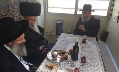 אושפזין בסוכת הרב לנדא: צמרת עיריית בני-ברק