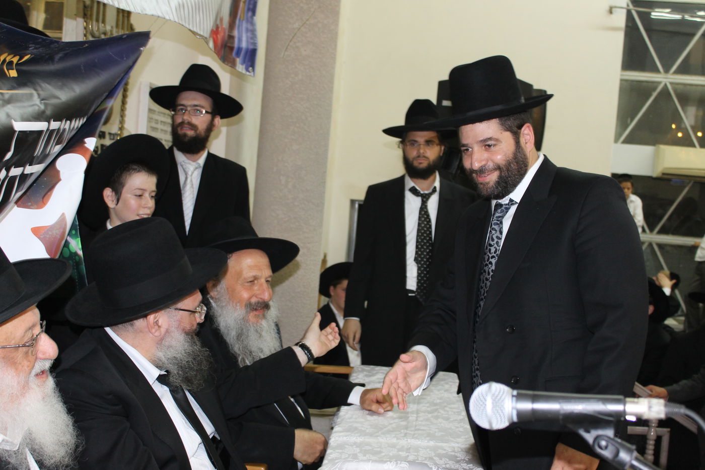 רה"י פוניבז' והאדמו"רים בשמחה • גלריה