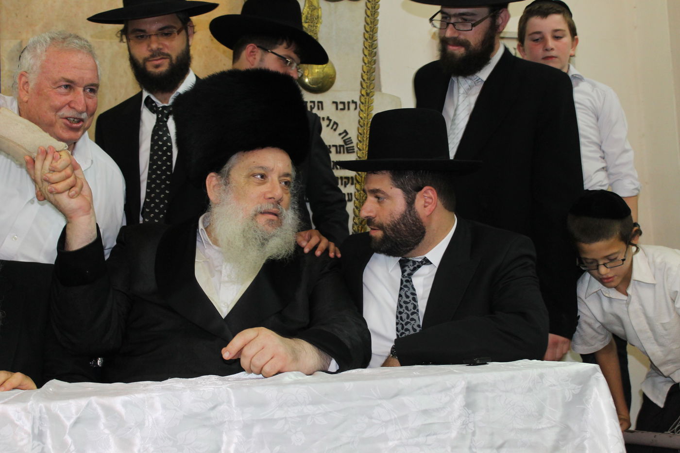 רה"י פוניבז' והאדמו"רים בשמחה • גלריה