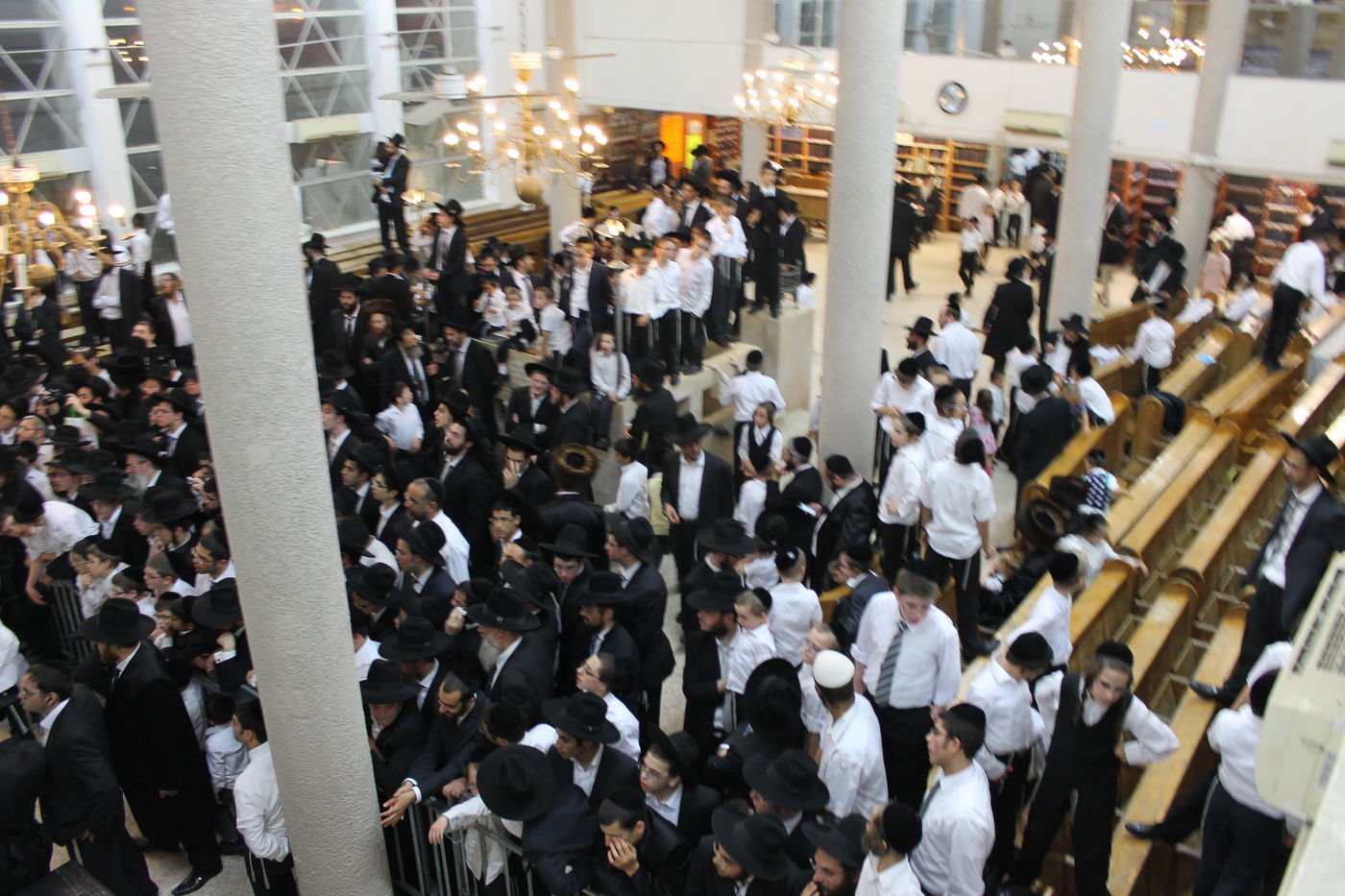 רה"י פוניבז' והאדמו"רים בשמחה • גלריה