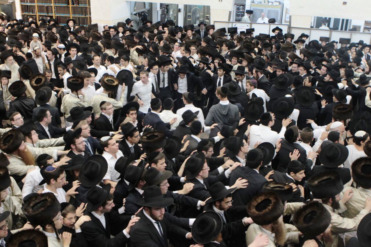 תיעוד: חוגגים שמחת בית השואבה בתולדות אהרן