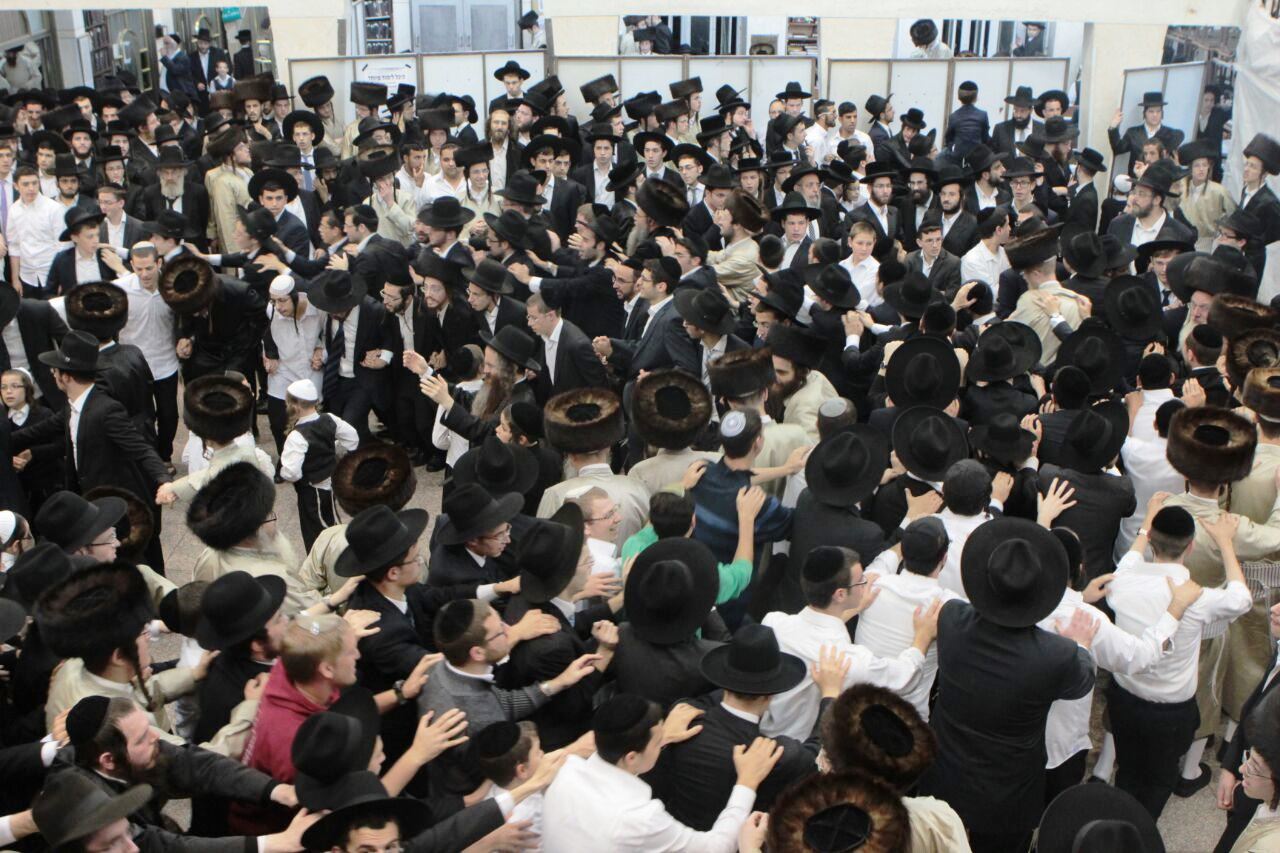 תיעוד: חוגגים שמחת בית השואבה בתולדות אהרן