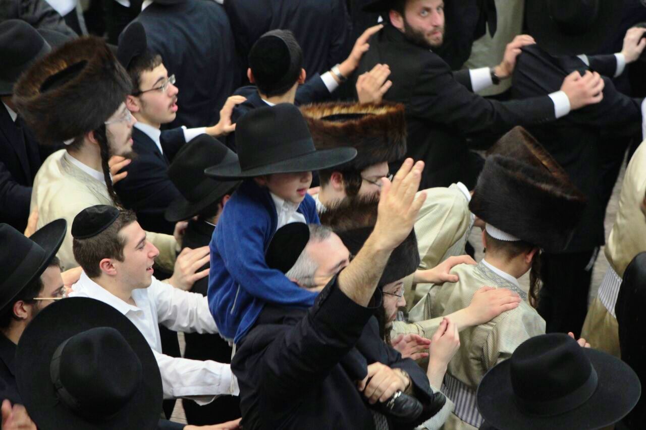 תיעוד: חוגגים שמחת בית השואבה בתולדות אהרן