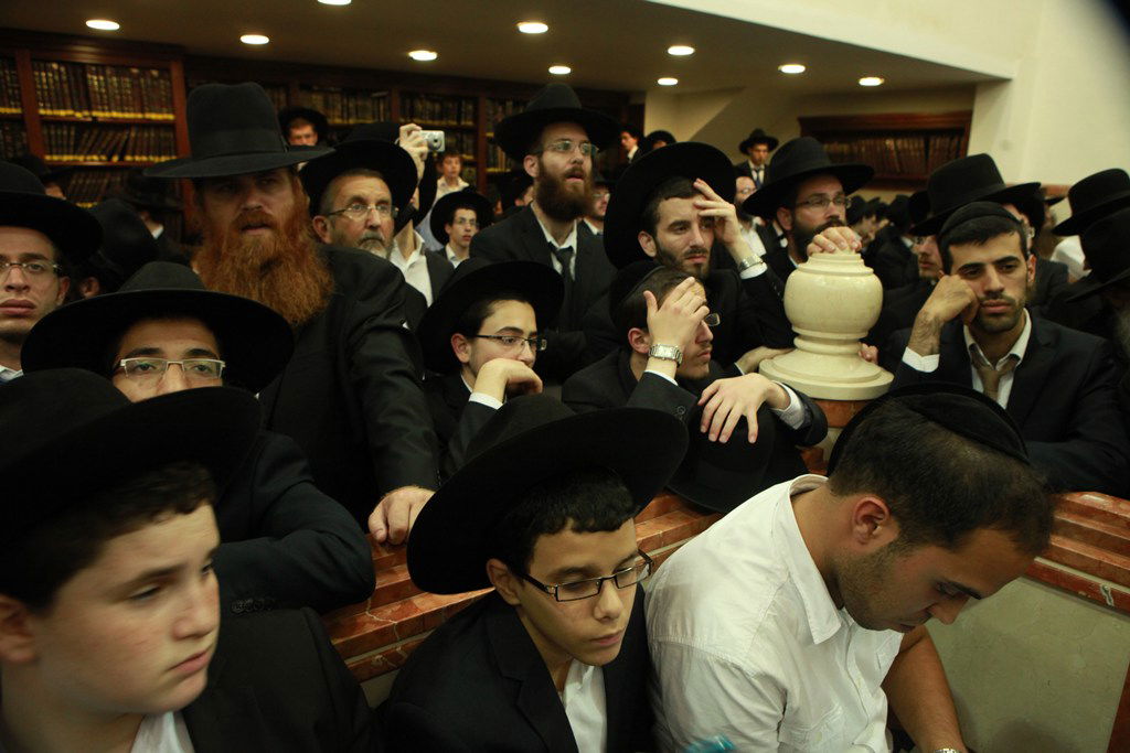 הגר"ש אוירבך במעמד הקבלת פני רבו: 'אחים שלנו רוצים לכלותינו'