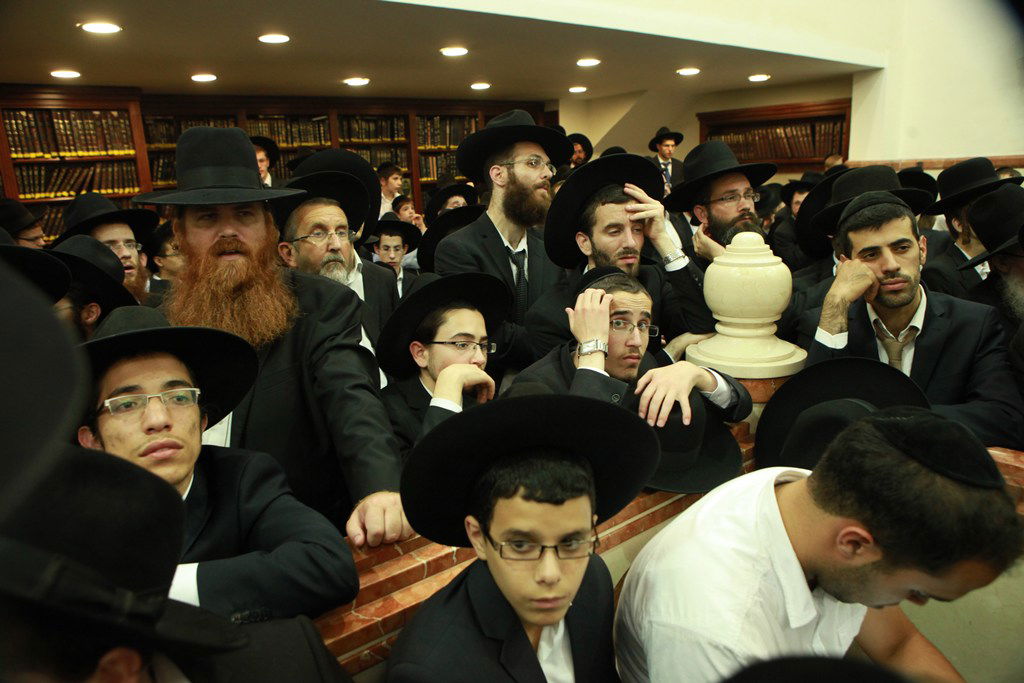 הגר"ש אוירבך במעמד הקבלת פני רבו: 'אחים שלנו רוצים לכלותינו'