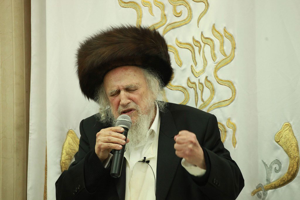 הגר"ש אוירבך במעמד הקבלת פני רבו: 'אחים שלנו רוצים לכלותינו'