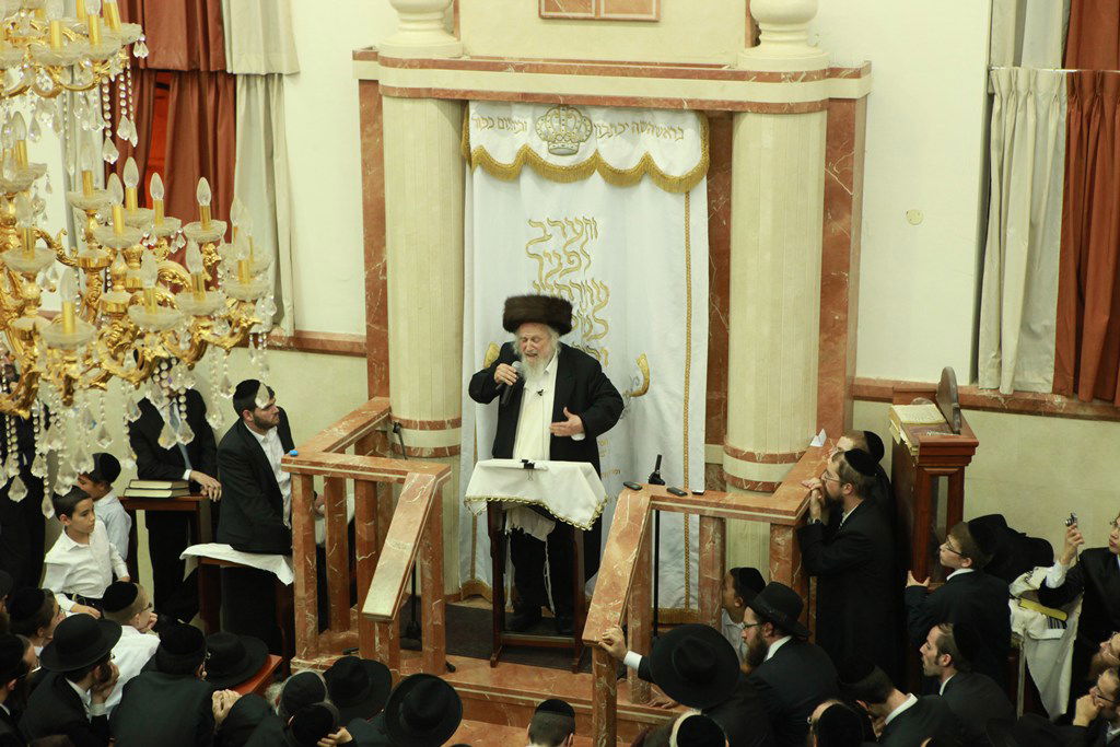 הגר"ש אוירבך במעמד הקבלת פני רבו: 'אחים שלנו רוצים לכלותינו'