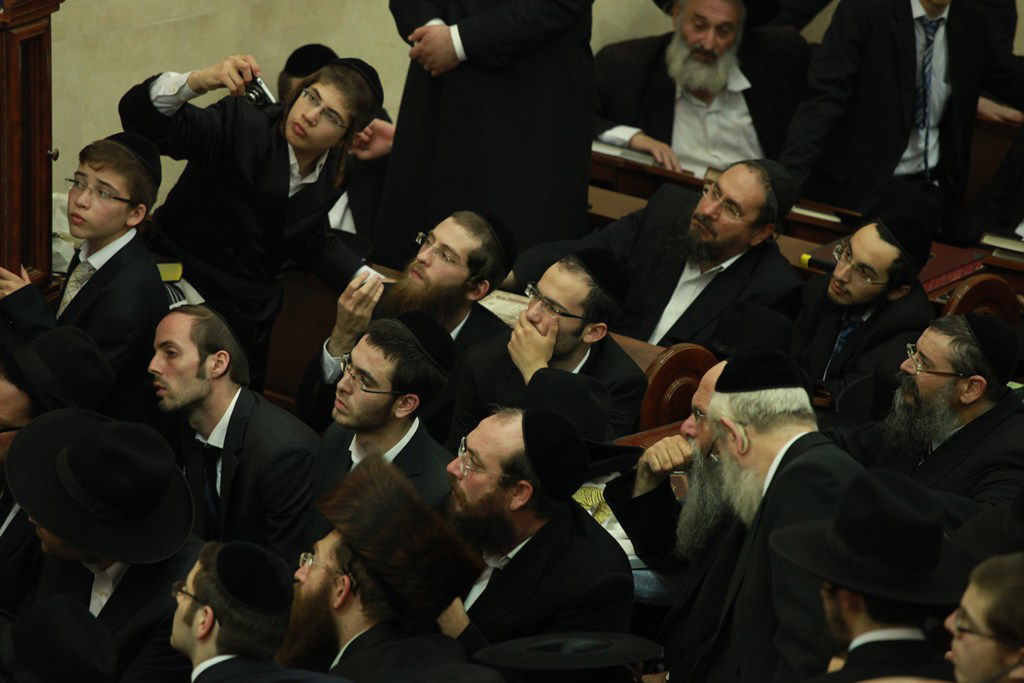 הגר"ש אוירבך במעמד הקבלת פני רבו: 'אחים שלנו רוצים לכלותינו'