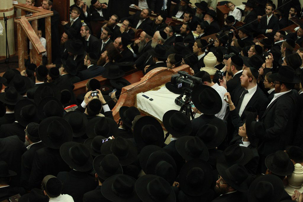 הגר"ש אוירבך במעמד הקבלת פני רבו: 'אחים שלנו רוצים לכלותינו'