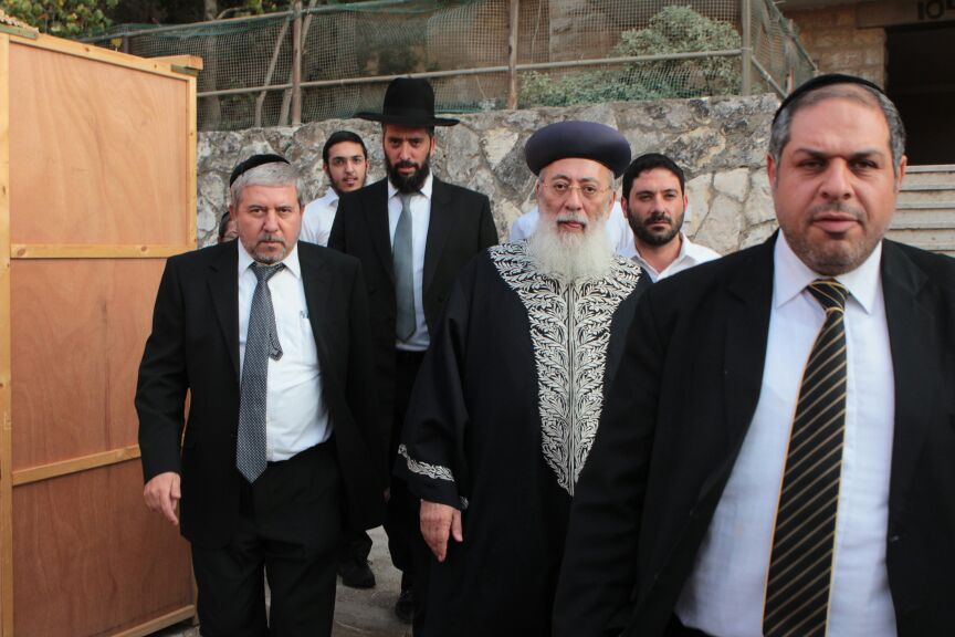 הגר"ש עמאר הגיע לסוכתו של הגאון רבי יצחק יוסף