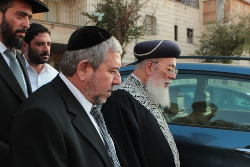 הגר"ש עמאר הגיע לסוכתו של הגאון רבי יצחק יוסף