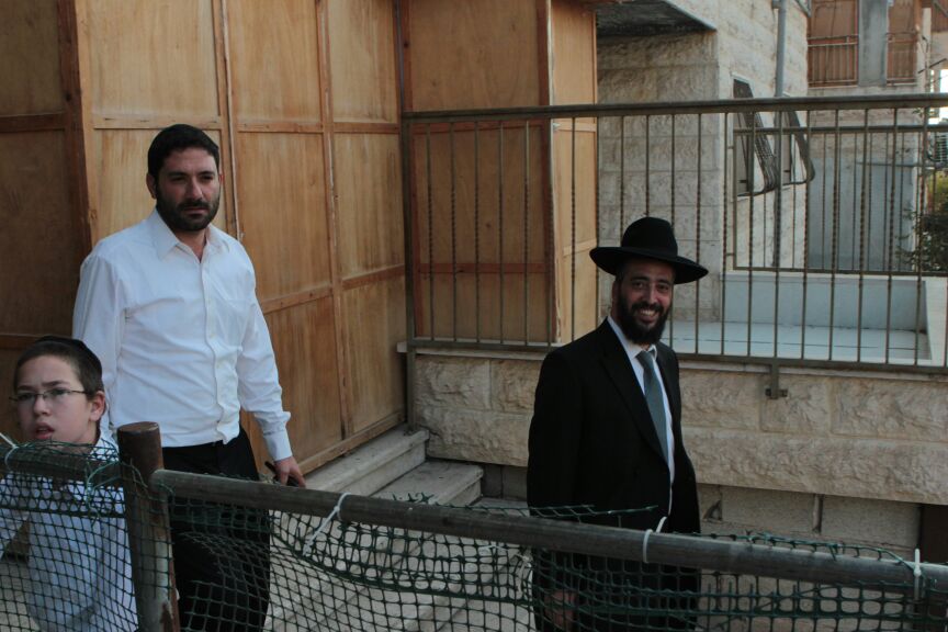 הגר"ש עמאר הגיע לסוכתו של הגאון רבי יצחק יוסף