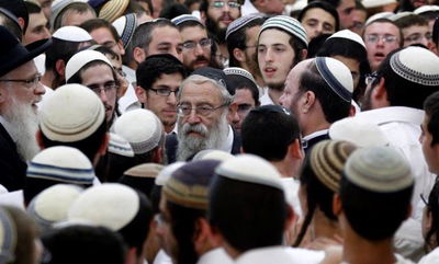 תיעוד: הרב אריה שטרן הוזמן ל"מרכז הרב"