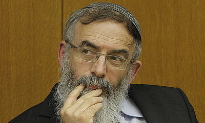 ר' דוד סתיו ל'כיכר השבת': "אין מניעה שאישה תרקוד עם ספר תורה"