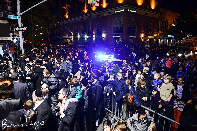 שמחת בית השואבה בבורו פארק: אברהם פריד ופעלולן • תמונות