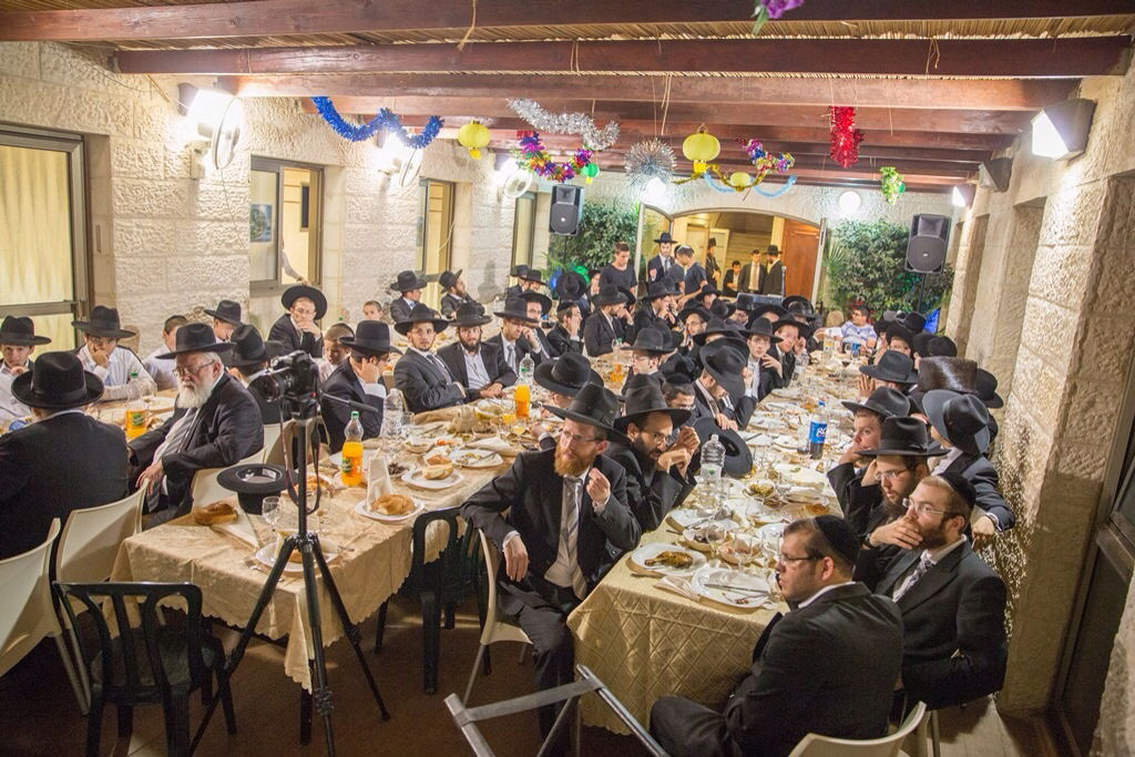 תיעוד: אברכי "מגדל עוז" חגגו שמחת בית השואבה