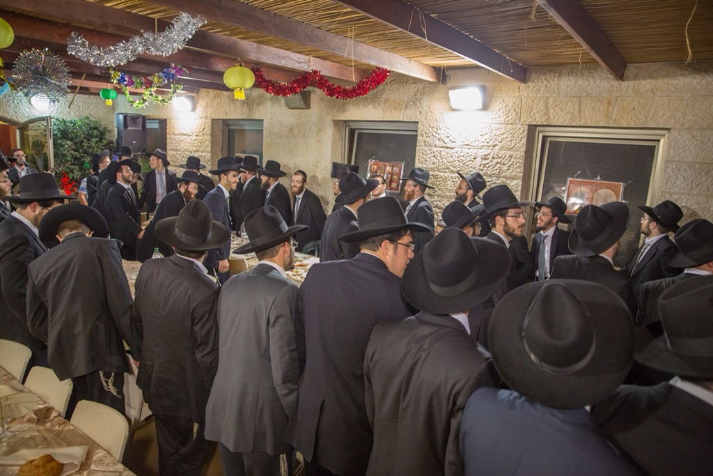 תיעוד: אברכי "מגדל עוז" חגגו שמחת בית השואבה