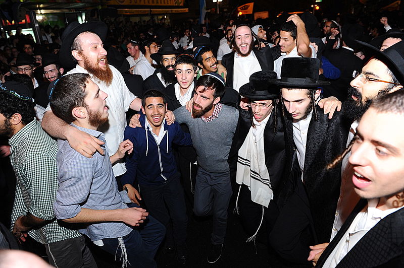 תיעוד: שמחת בית השואבה בחב"ד