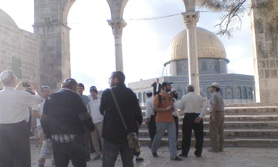 הר הבית נסגר ; שוטרים נפצעו