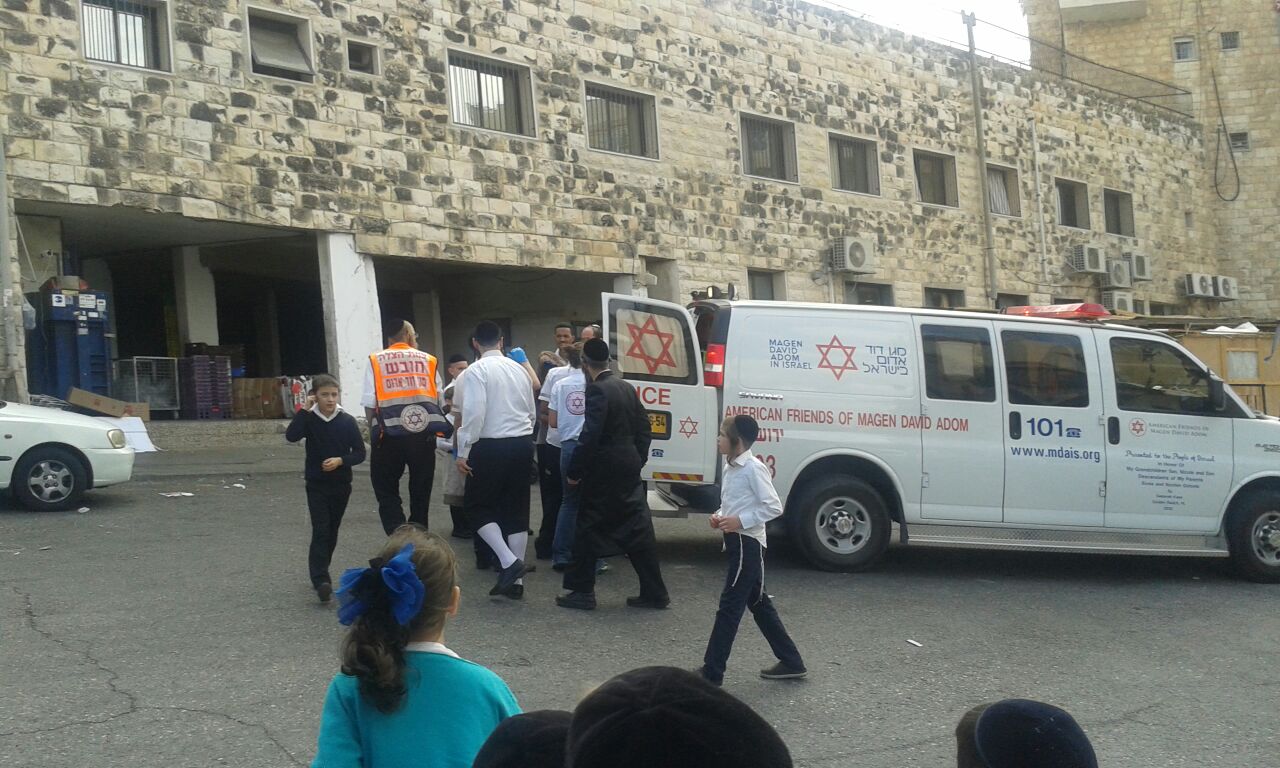 באמצע הארוחה: רכב התנגש בסוכה