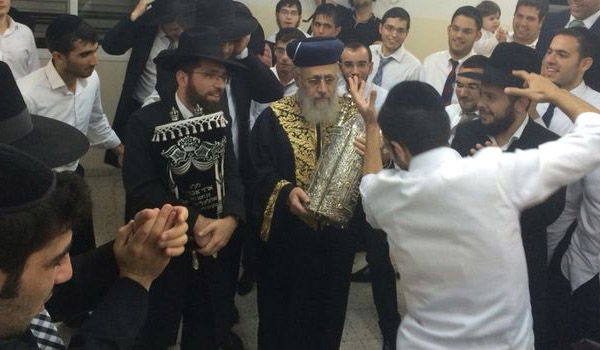 הראשל"צ הגר"י יוסף הערב, עם הספר של הרב עמאר