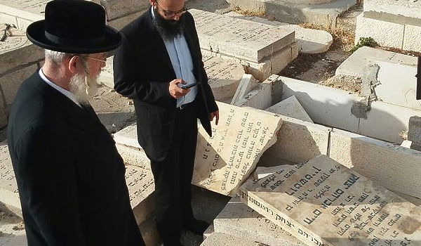 ח"כ ישראל אייכלר בסיור בהר הזיתים, היום