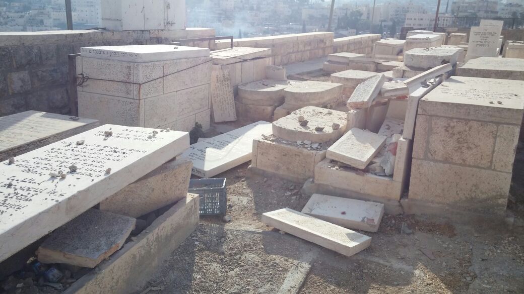 ח"כ ישראל אייכלר סייר בהר הזיתים ונקלע למטח ירי זיקוקים