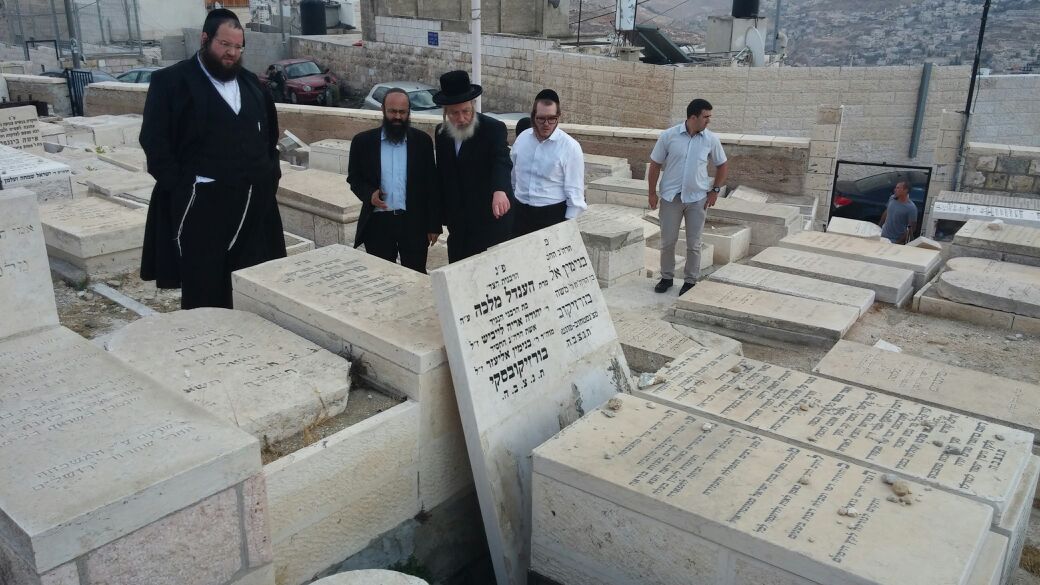 ח"כ ישראל אייכלר סייר בהר הזיתים ונקלע למטח ירי זיקוקים