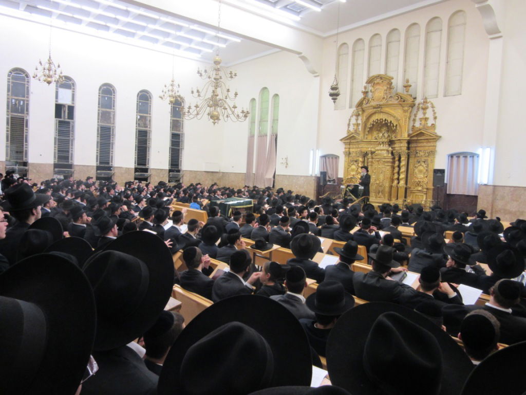 עצרת מחאה בפוניבז': "אסור שאי הסכמה תהפוך לאלימות"