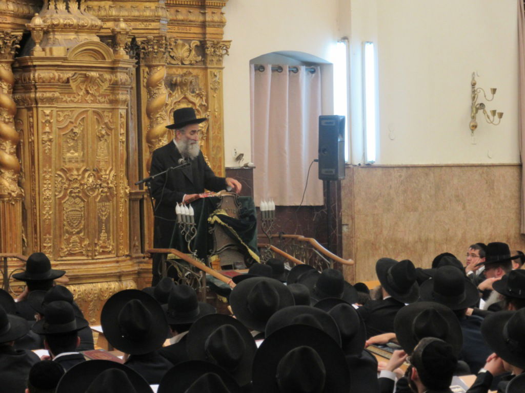 עצרת מחאה בפוניבז': "אסור שאי הסכמה תהפוך לאלימות"