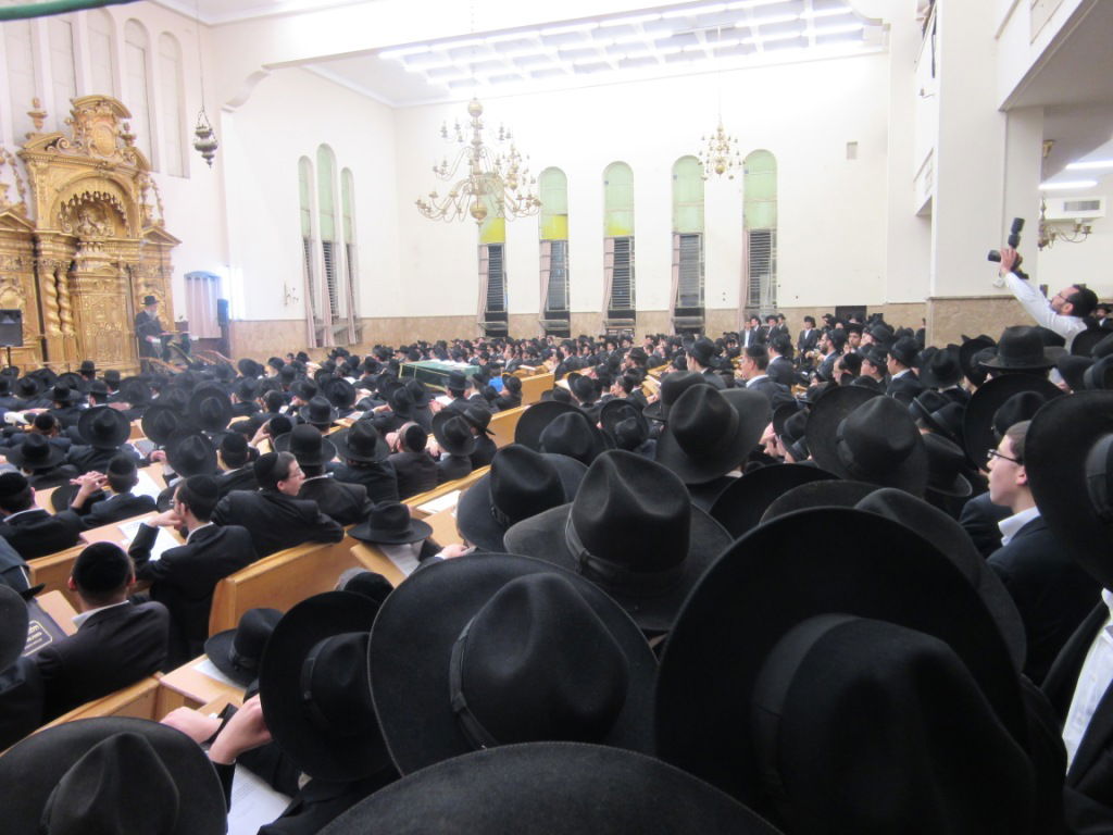 עצרת מחאה בפוניבז': "אסור שאי הסכמה תהפוך לאלימות"