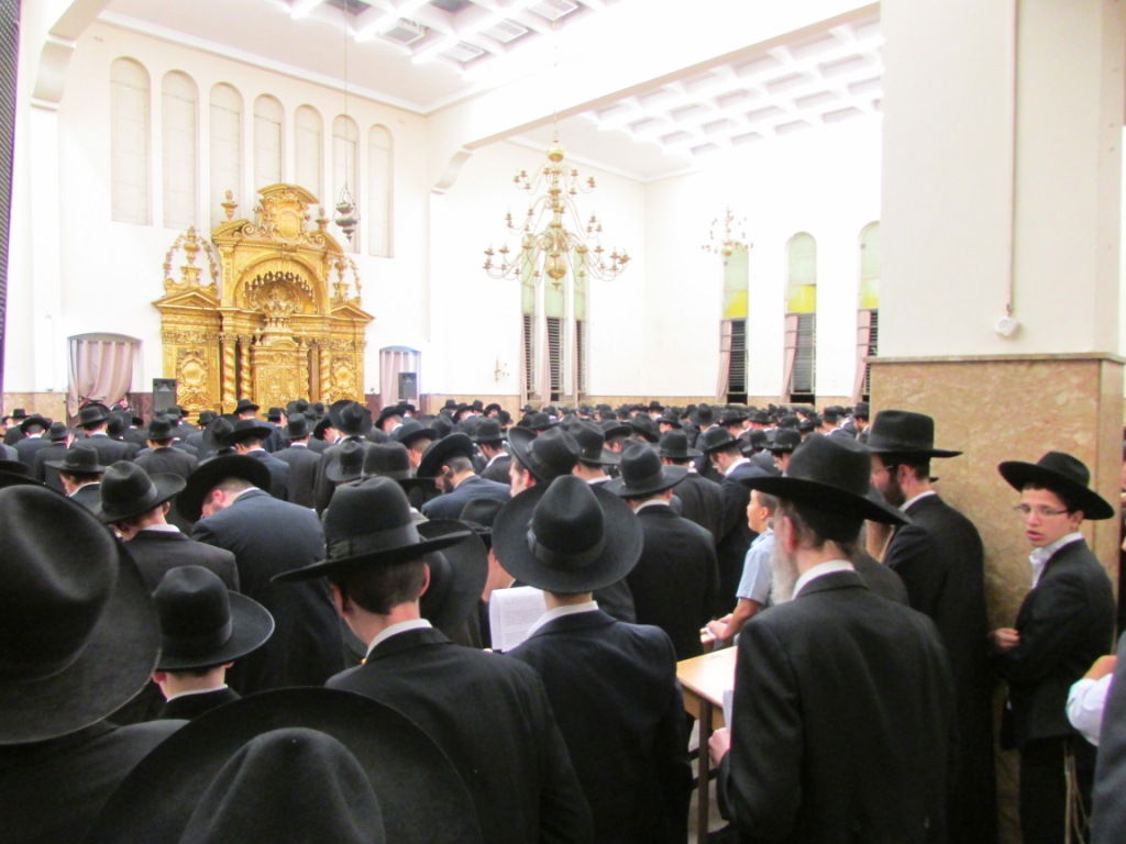 עצרת מחאה בפוניבז': "אסור שאי הסכמה תהפוך לאלימות"