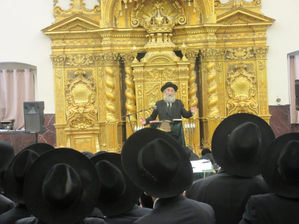 עצרת מחאה בפוניבז': "אסור שאי הסכמה תהפוך לאלימות"