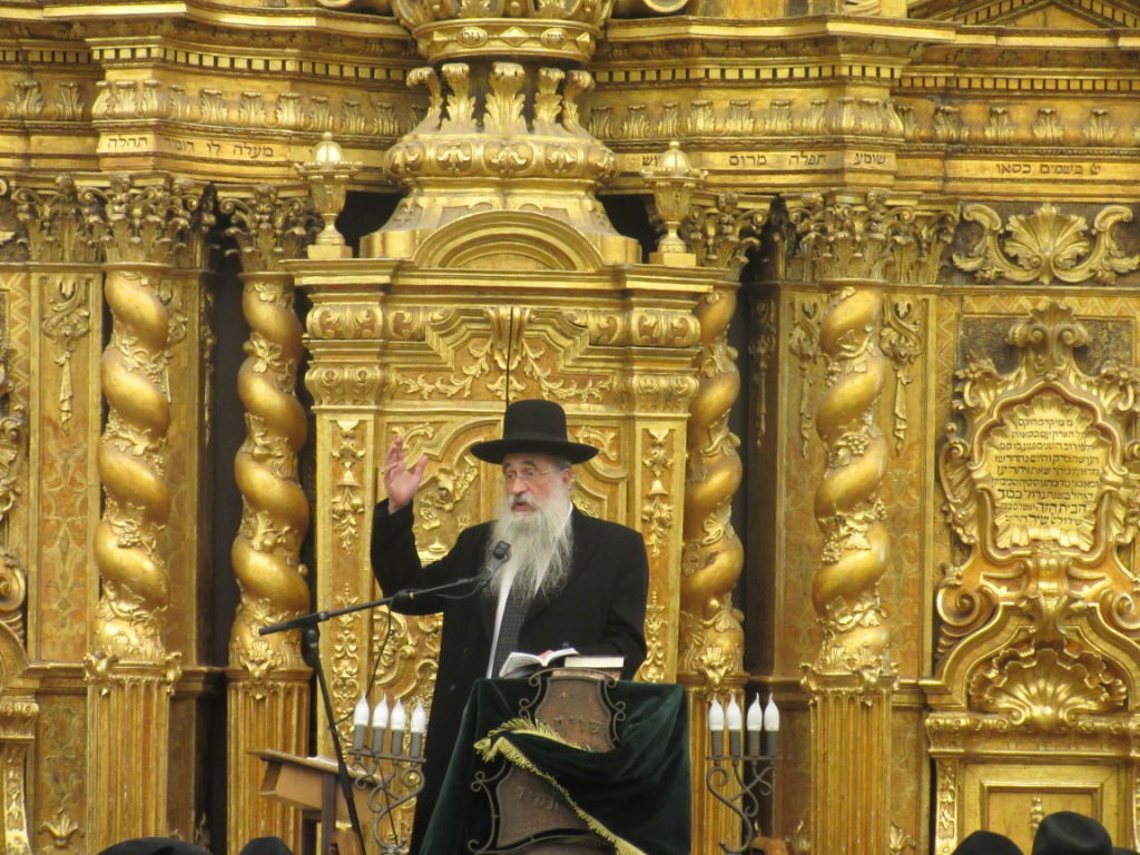 עצרת מחאה בפוניבז': "אסור שאי הסכמה תהפוך לאלימות"