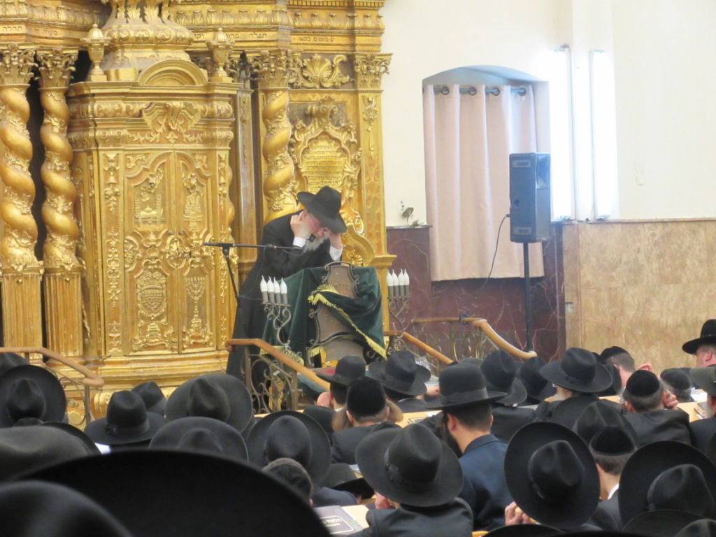 עצרת מחאה בפוניבז': "אסור שאי הסכמה תהפוך לאלימות"