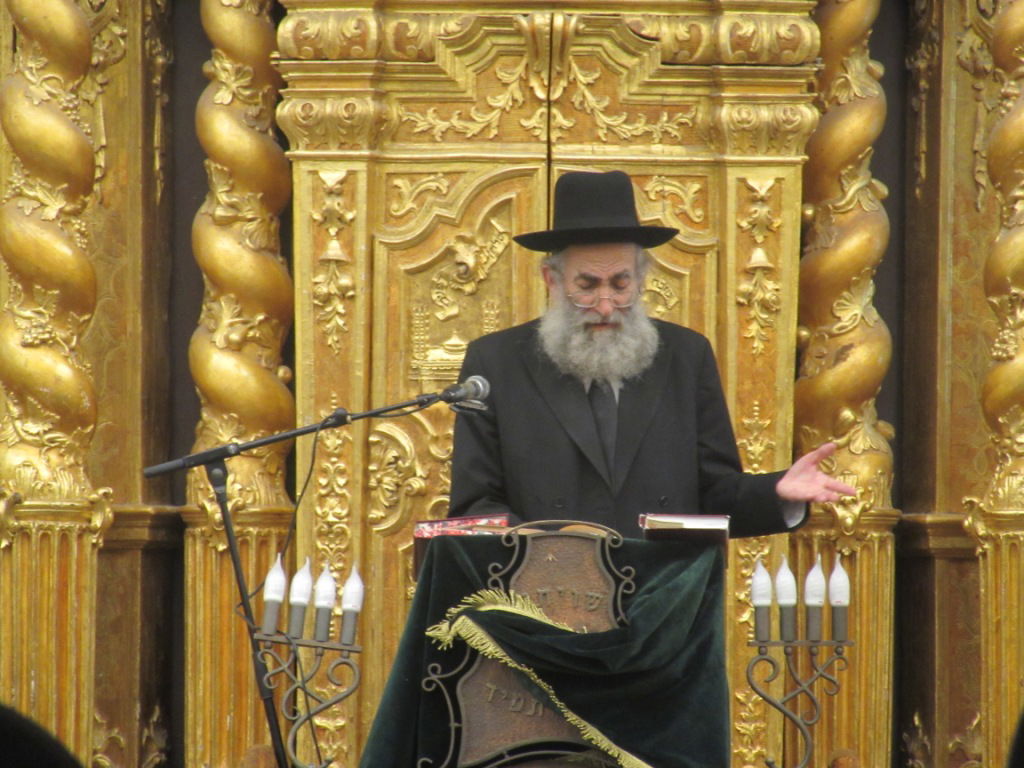 עצרת מחאה בפוניבז': "אסור שאי הסכמה תהפוך לאלימות"