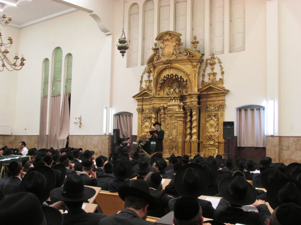 עצרת מחאה בפוניבז': "אסור שאי הסכמה תהפוך לאלימות"