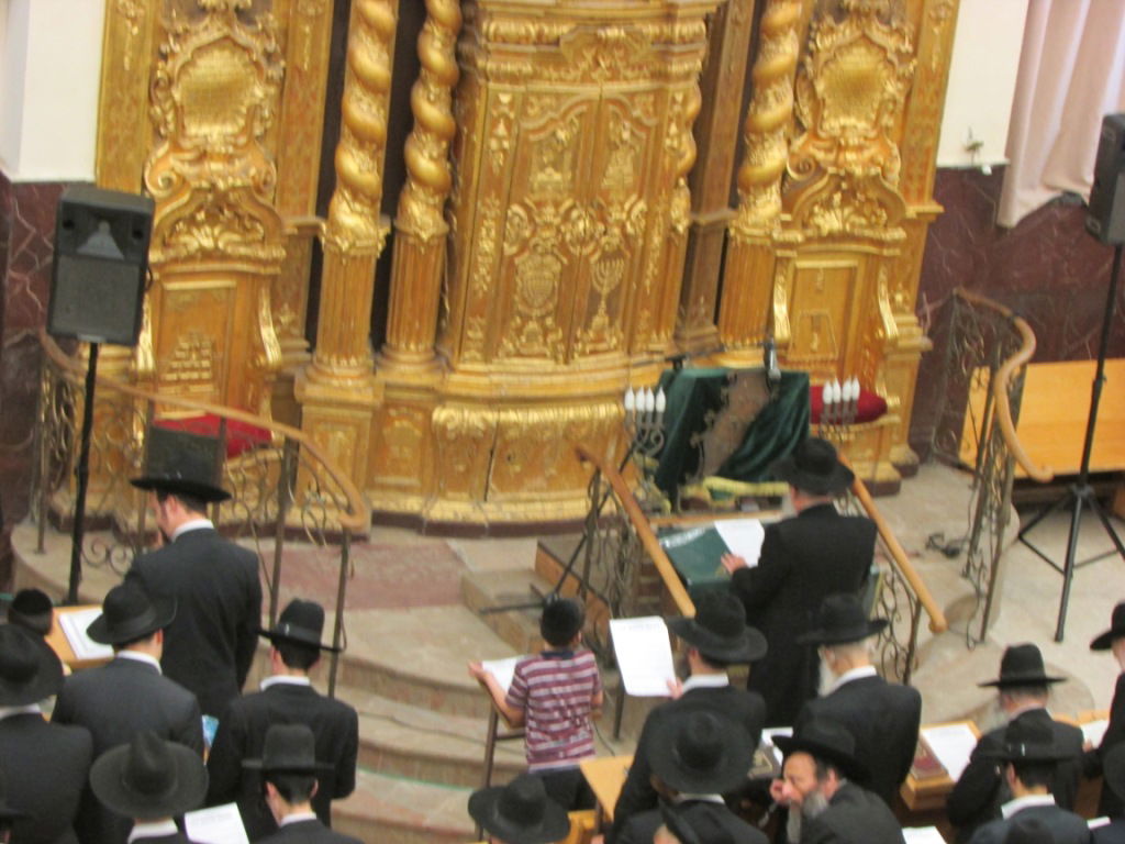 עצרת מחאה בפוניבז': "אסור שאי הסכמה תהפוך לאלימות"