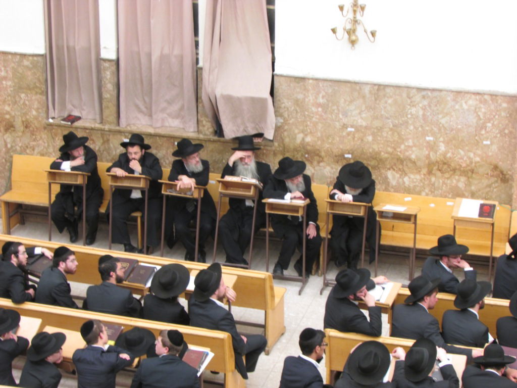 עצרת מחאה בפוניבז': "אסור שאי הסכמה תהפוך לאלימות"